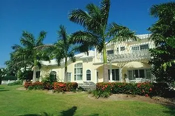 Britannia Villas Seven Mile Beach ホテル
